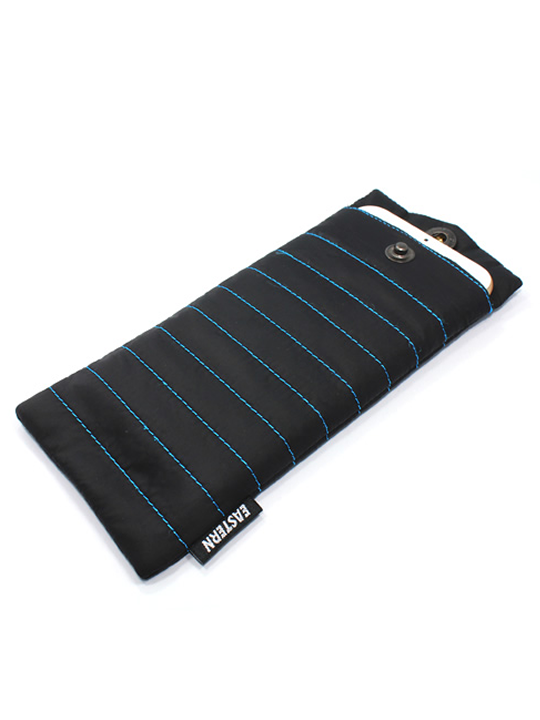 Eastern Collective iPhone Puffsleeve Black